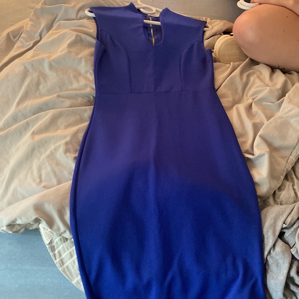 Blue form fitting dress - Picture 2 of 3